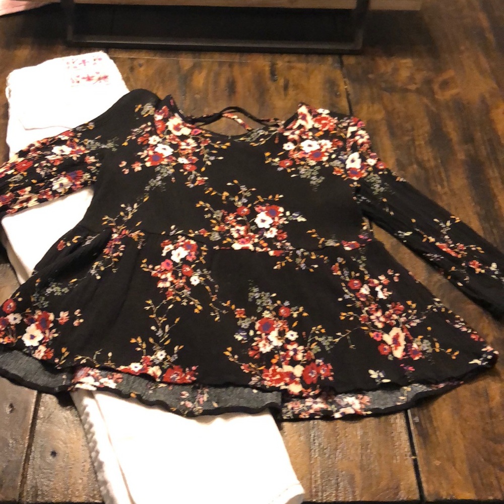 Mi Ami Floral Blouse with Lace Up Back